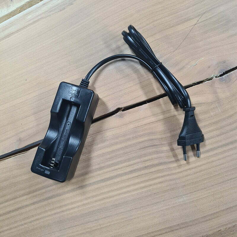 oplader met 18650 flat top batterij (speciaal geschikt voor pard)