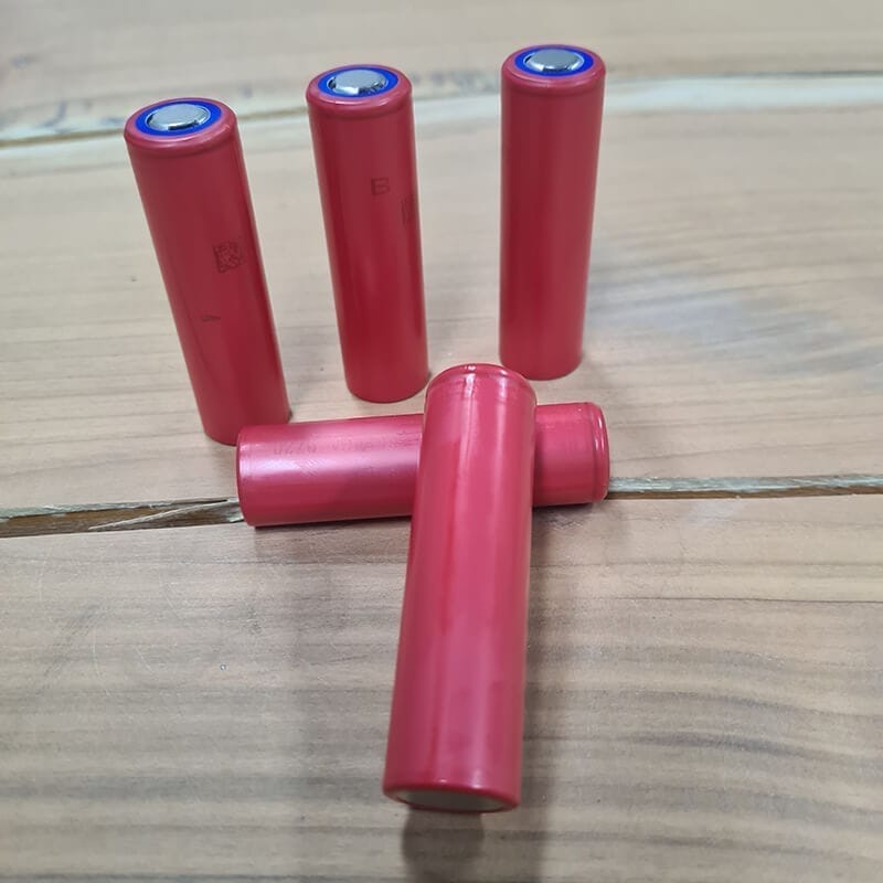 oplader met 18650 flat top batterij (speciaal geschikt voor pard)
